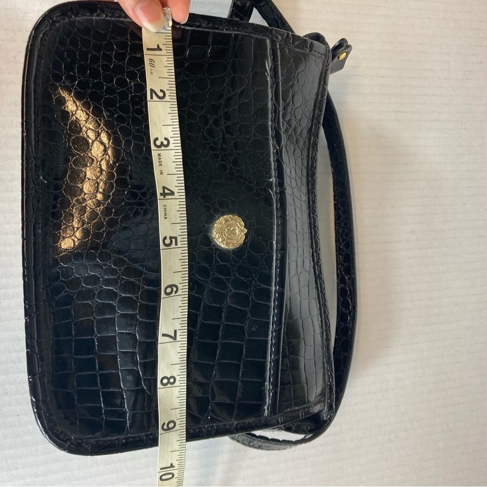 Medallion Genuine Leather Crossbody Purse - Picture 10 of 13
